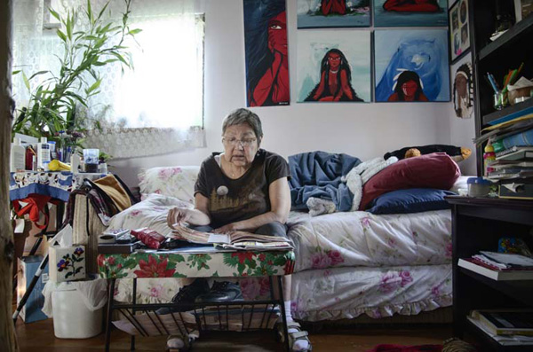 the native Rosalyn in her house, Mount Currie, The Ucwalmicw reserve, British Columbia, Canada